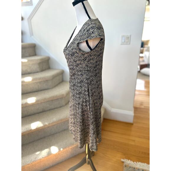 Toad & Co Black & Yellow Daisy Print Short Sleeve Outdoor Dress - Picture 4 of 7